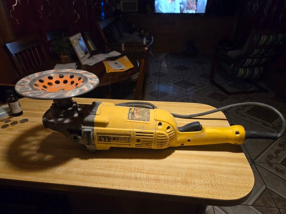 Kompaktes Design und starke Leistung mit einem DeWalt Winkelschleifer