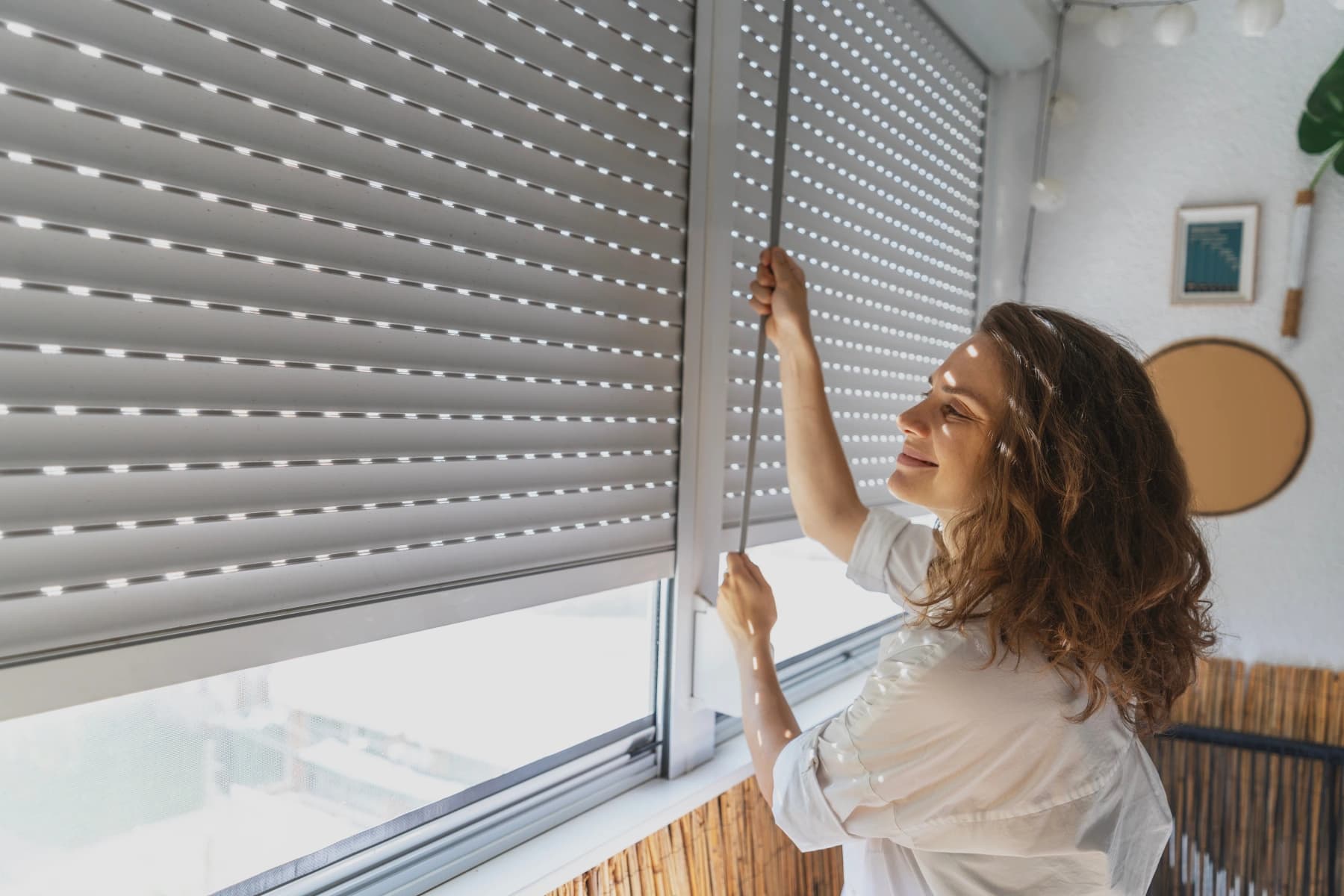 Fensterschutz mit Stil: Designmöglichkeiten moderner Rolladen
