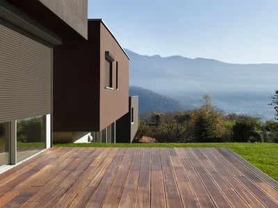 Fensterschutz mit Stil: Designmöglichkeiten moderner Rolladen